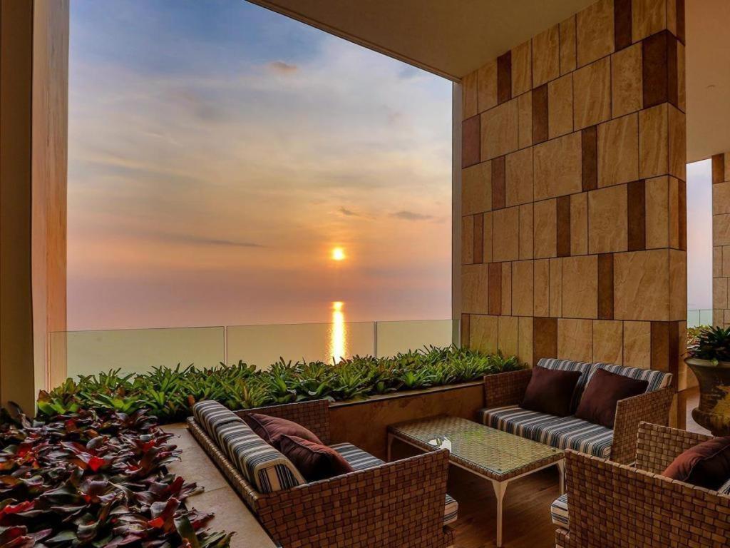 Appartement The Riviera Jomtien Studio Sea View High Floor Extérieur photo